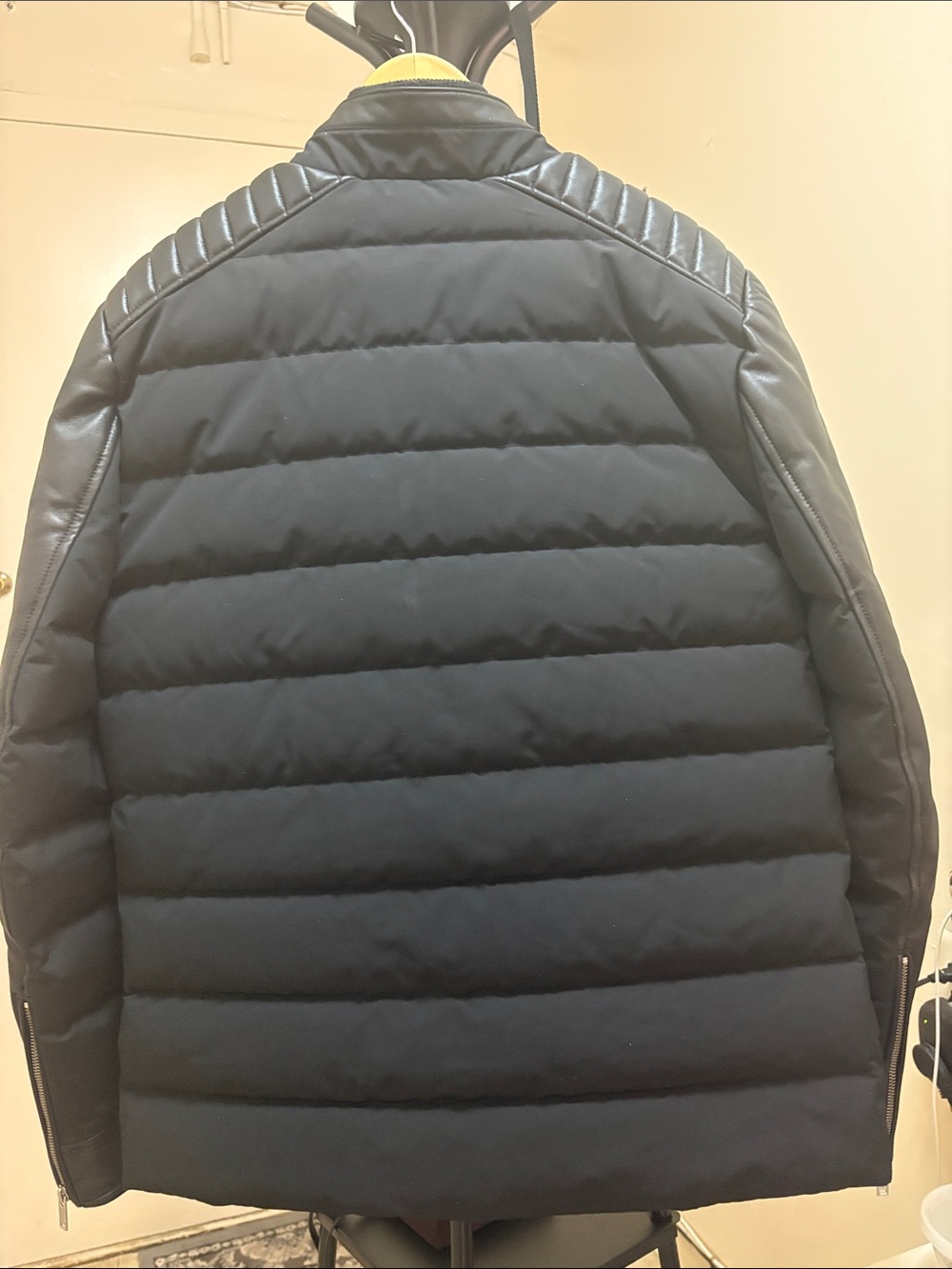 Moose  Knuckle Men's Black Quilted Puffer Jacket with Leather Sleeves Size M - Picture 3 of 15